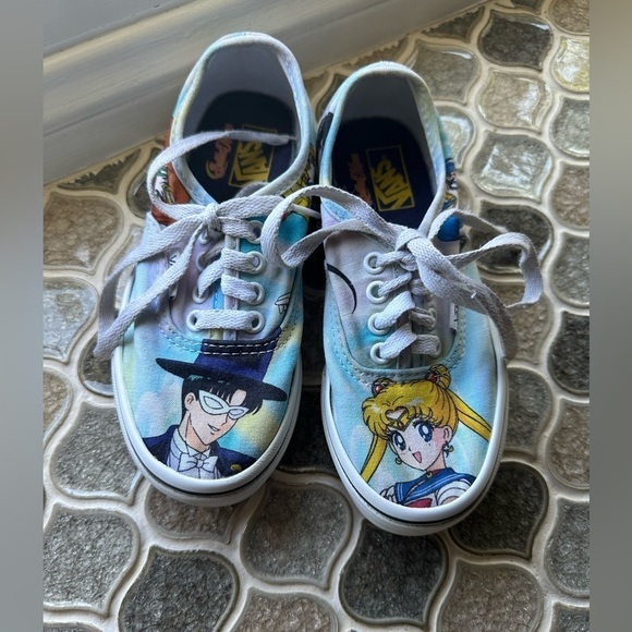 Vans Authentic Pretty Guardians & Tuxedo Mask Sailor Moon Kids Size 13 - Picture 1 of 8